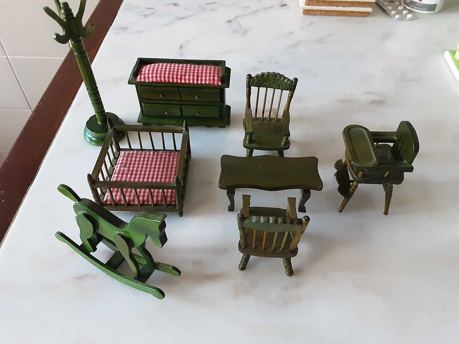 Miniatura mobília sala madeira,8 peças, cor verde, anos 90, como nova
