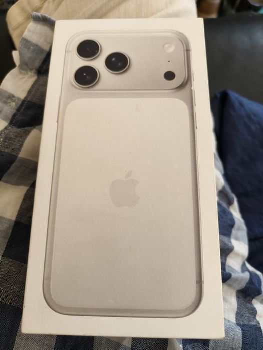 iPhone 17 pro max , caixa