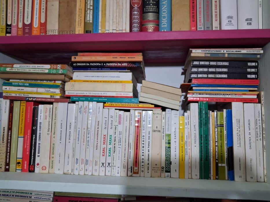 Coleção de livros de política