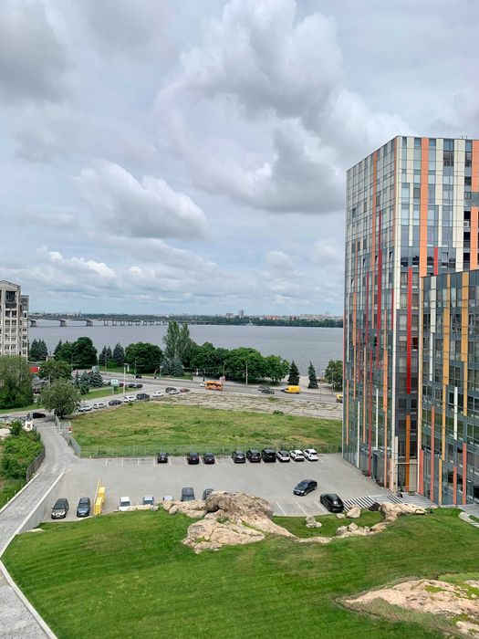 Продам приміщення - квартиру 173м2 в ЖК Фестивальний з ремонтом