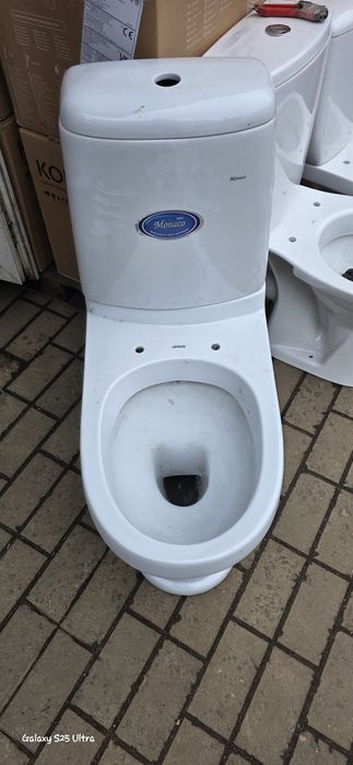 Унітаз компакт зі сколом