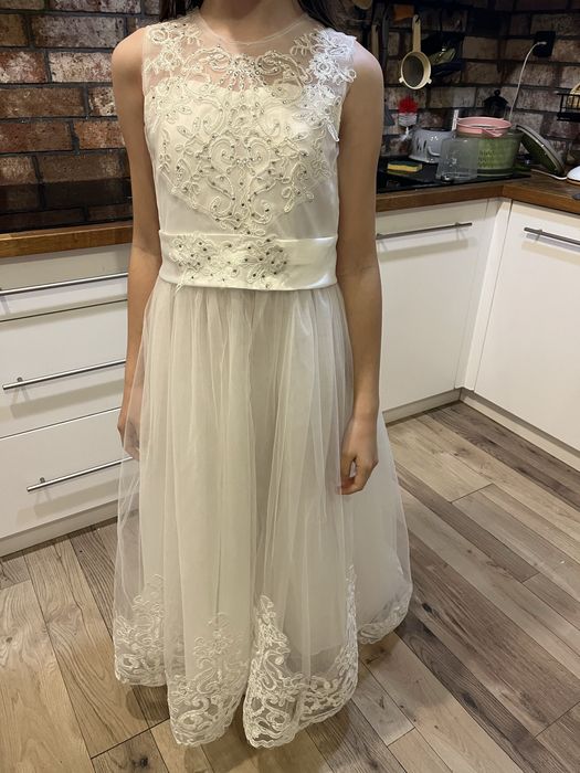 Sukienka biala z trenem 150