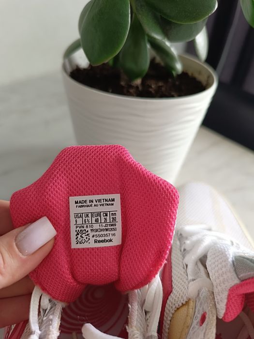 Продам кросівки NIKE жіночі