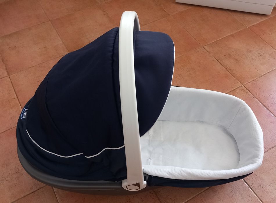 ALCOFA PARA BEBÉ ESTIMADA.Casa,quarto,cozinha,passeio.Vêr imagens.