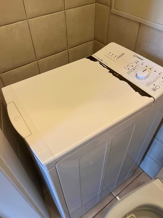 Кутова гідромасажна ванна та Пральна машина Indesit ITW A 51052 W