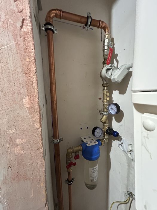 Hydraulik / Awarie – Montaż armatury, toalet, barerii, pryszniców