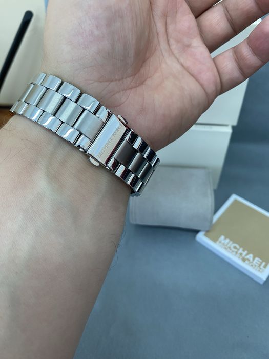 Mega cienki Michael Kors slim runway silver steel
