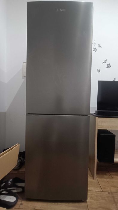 Venda de frigorífico semi-novo