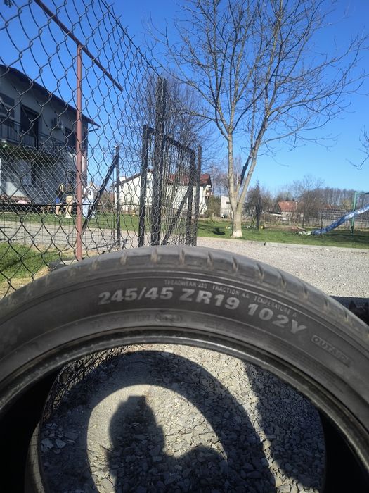 Sprzedam 2 opony