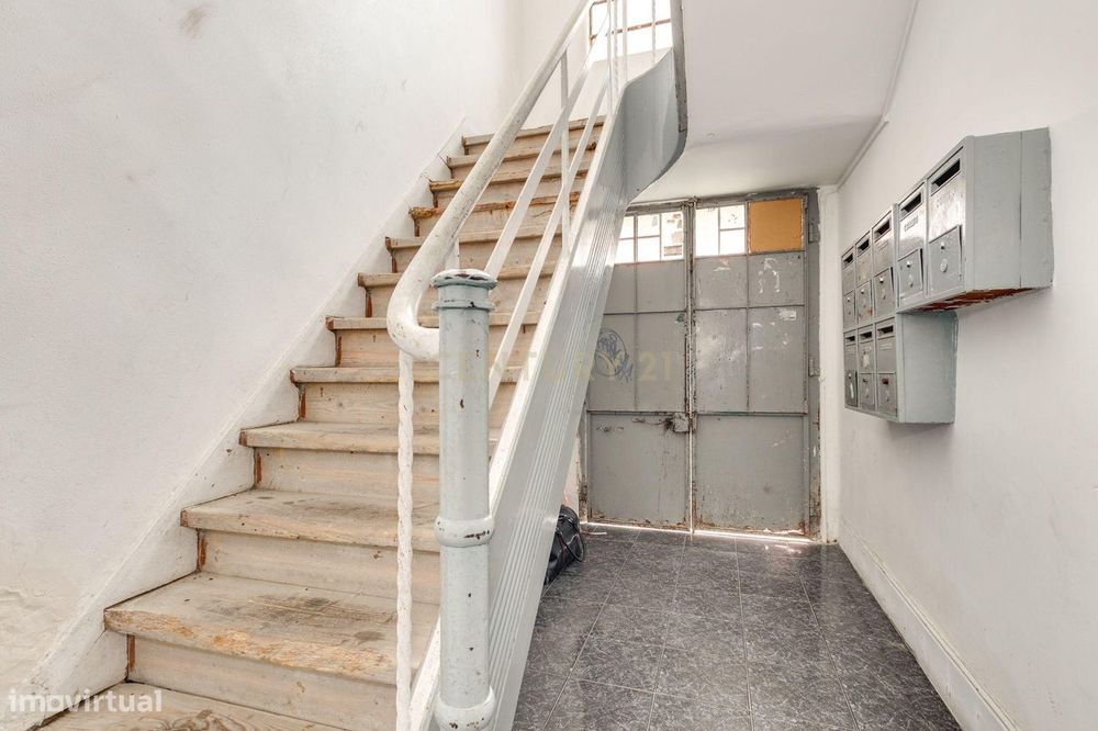 Apartamento T2, totalmente renovado.