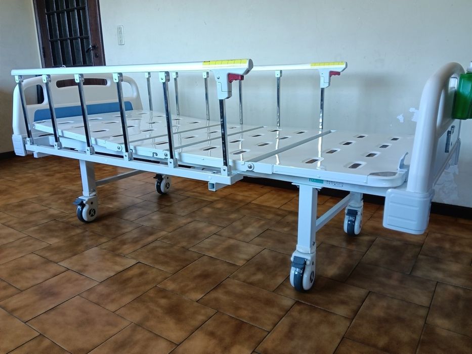 Cama articulada tipo Hospital