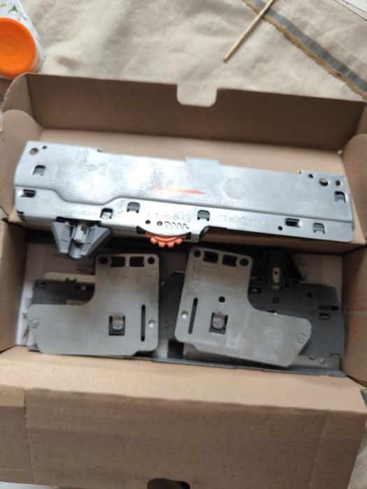Продам мебельные направляющие blum