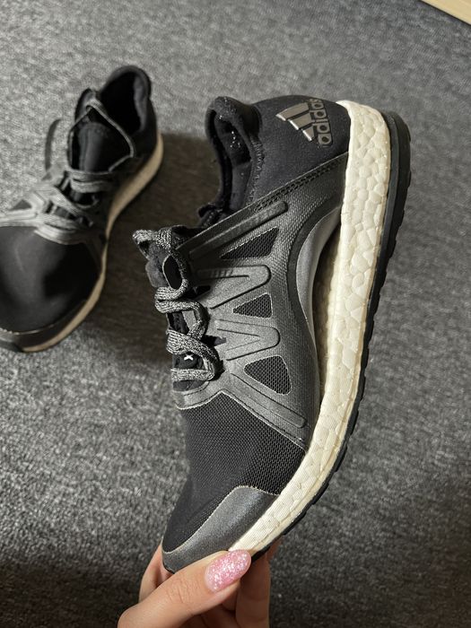 Czarne buty do biegania adidas pure boost endless energy