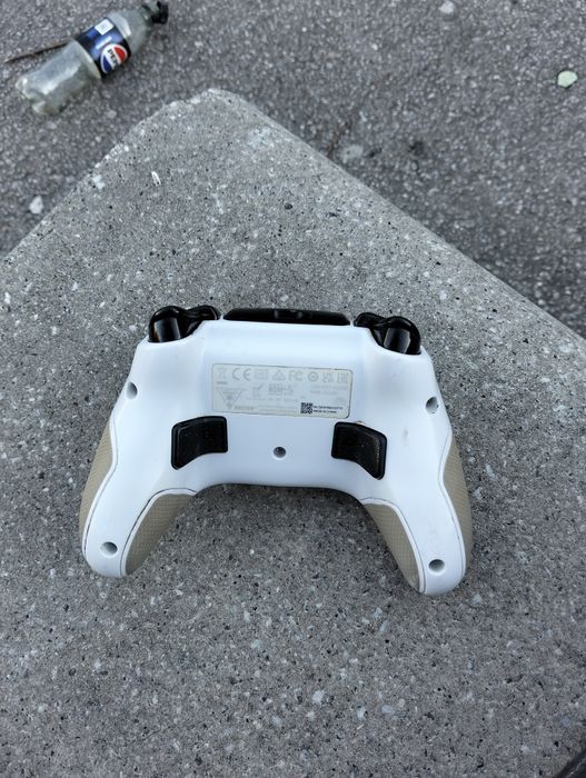 Dois comandos da xbox one s semi novos