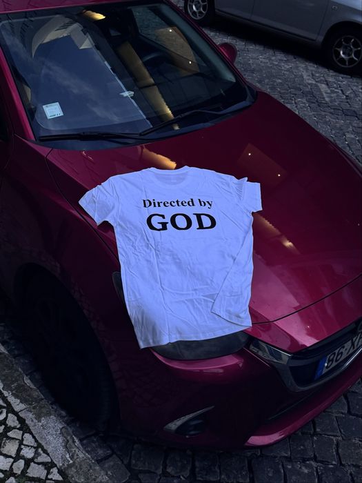 T-shirt branca (Directed by God)