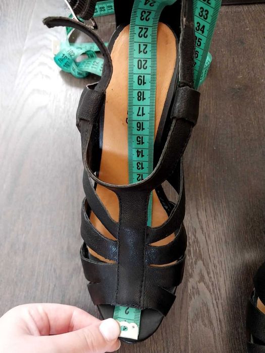 Босоніжки шкіряні