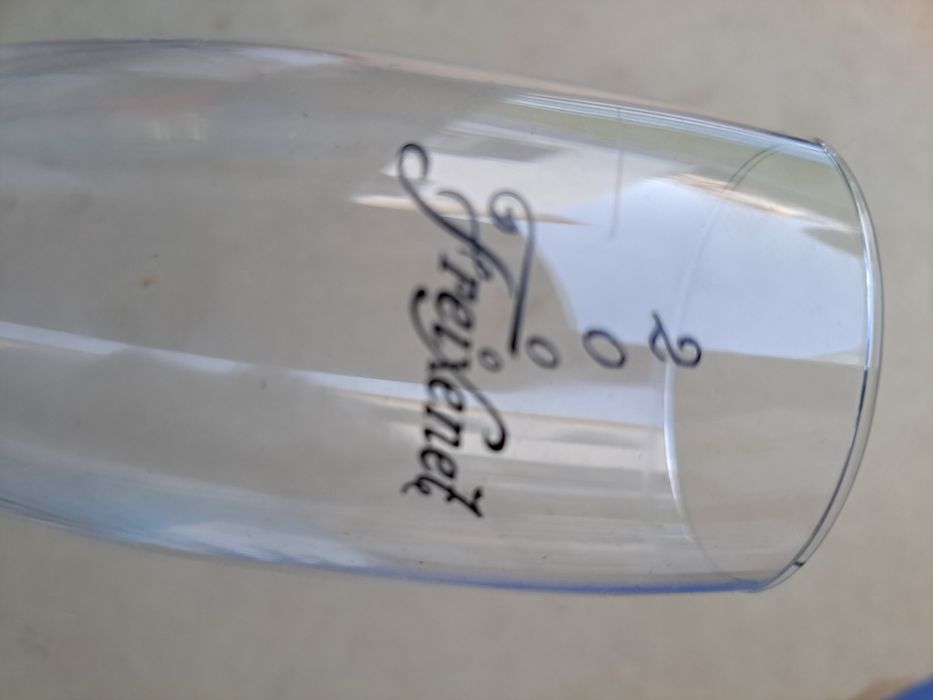 1 copo vinho + 3Copos / flutes