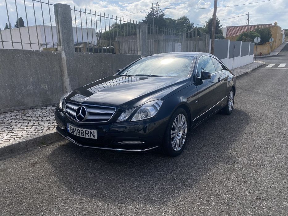 Mercedes Benz E200 coupe blue eficiency