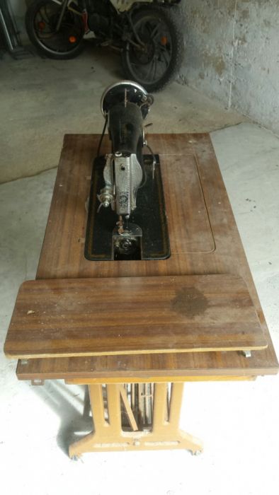 Maquina costura antiga