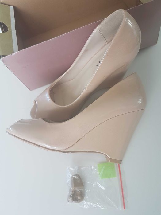 Buty na koturnie, 35 roz.