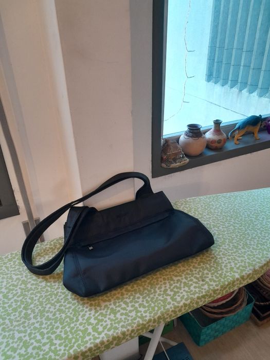 Vendo Mala de Senhora muito bonita como nova