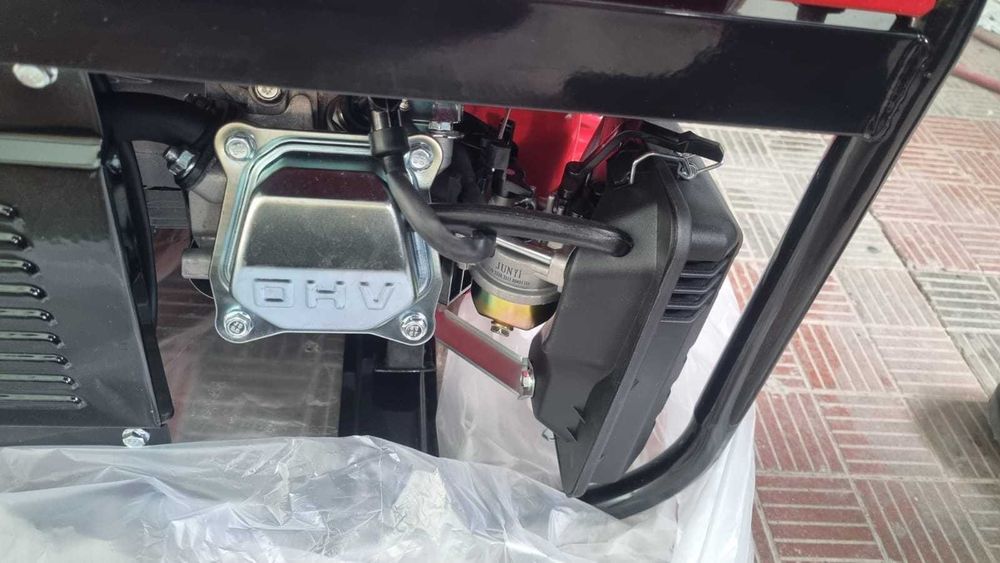 бензиновый генератор IDW DW8500W.  3 квт