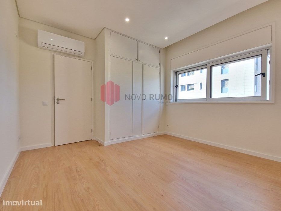 Apartamento T4 para arrendar.