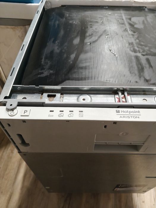 Посудомийна машини Ariston