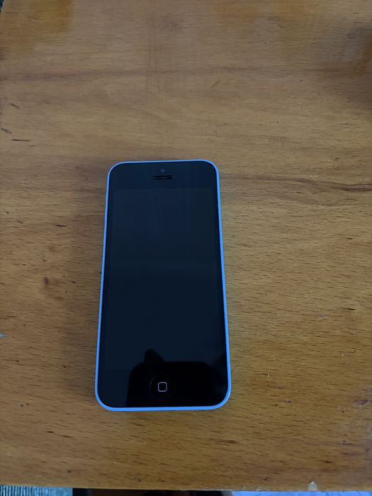 Продам Iphone 5c 16gb