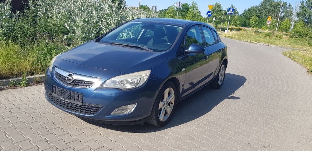 Astra j benzyna Klima el serv