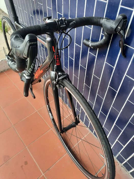 Bmc de estrada super equipada