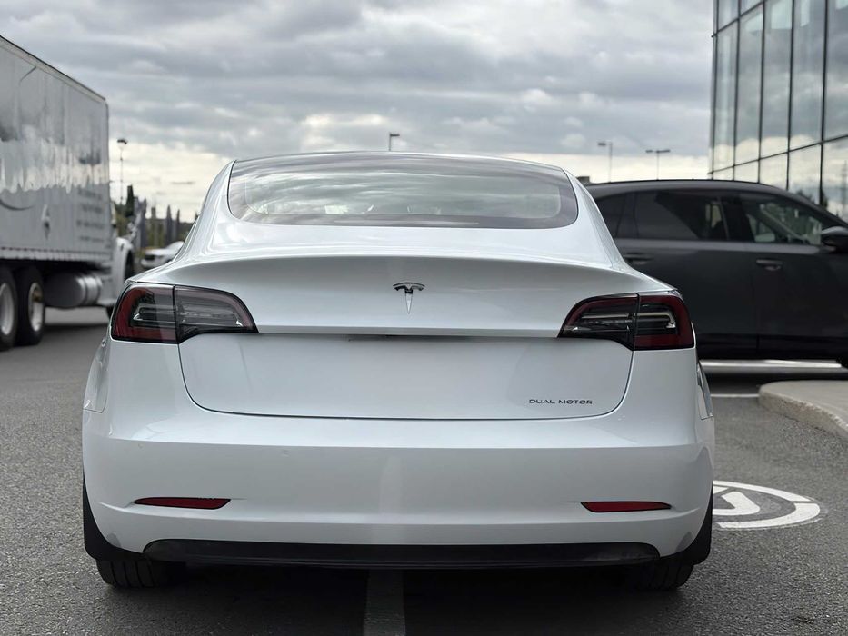 Tesla Model 3      2018