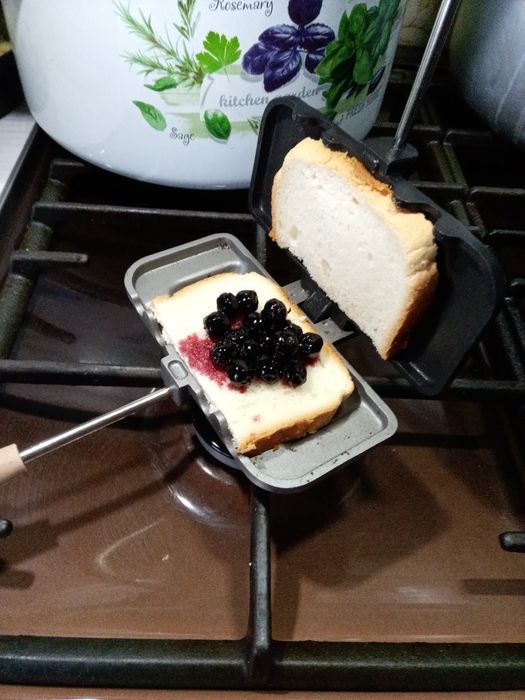 Тостер бутербродниця з тефлоновим покриттям на плиту