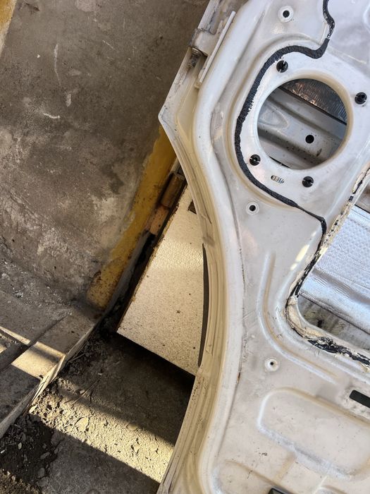 Дверка передня права пасажирська Mercedes Sprinter 906