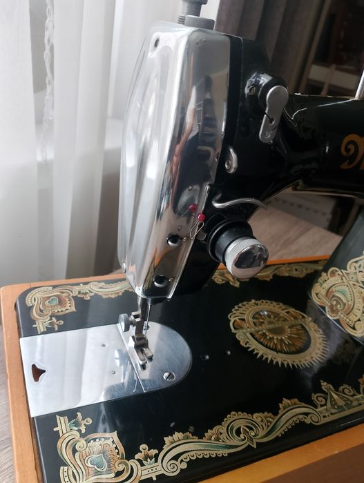 Швейна машина  Minerva  прямострочна.