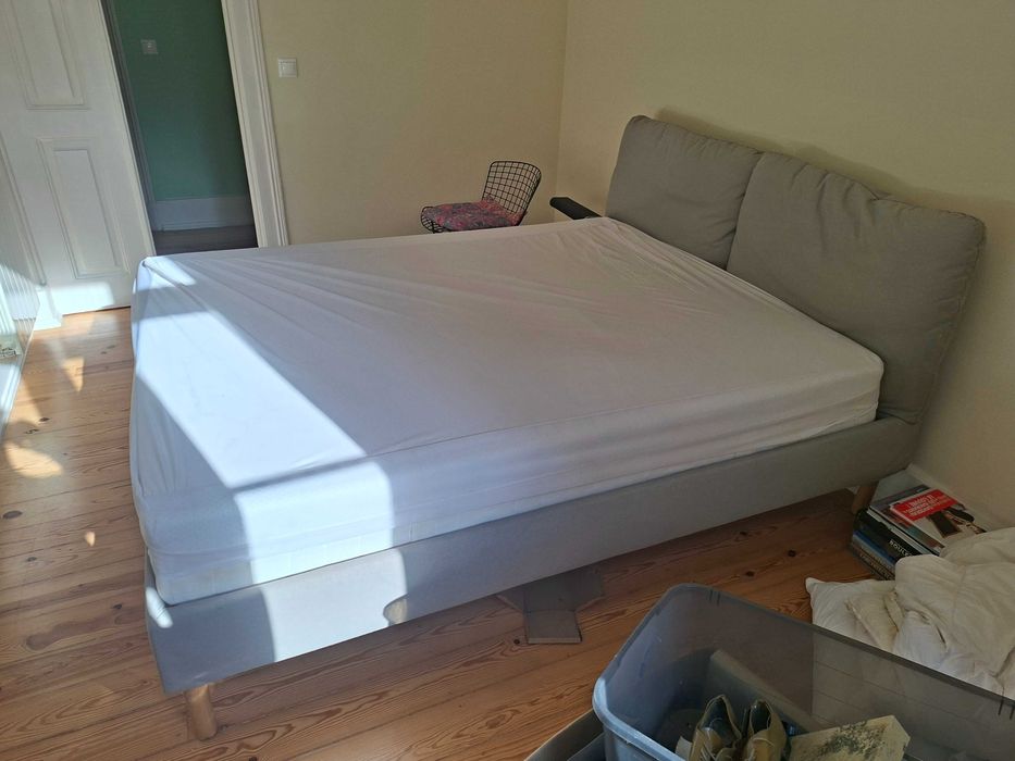 Vendo colchão e estrado de cama de casal IKEA em muito bom estado