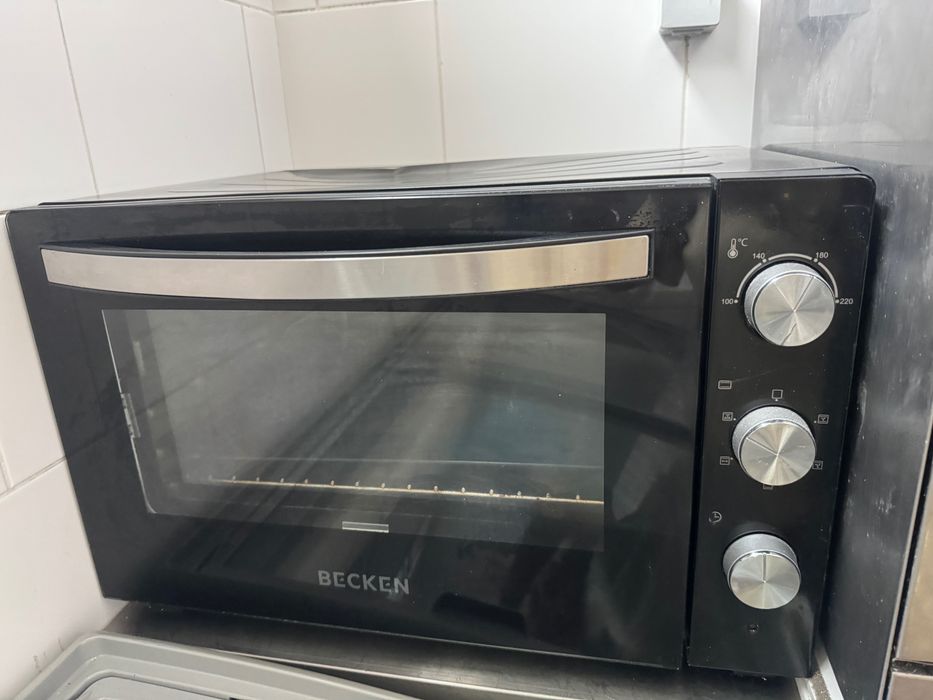 Forno com tabuleiro