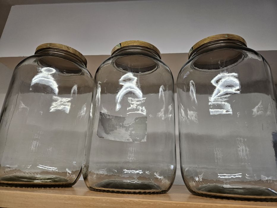 Słoiki 3,5 l z zakrętkami