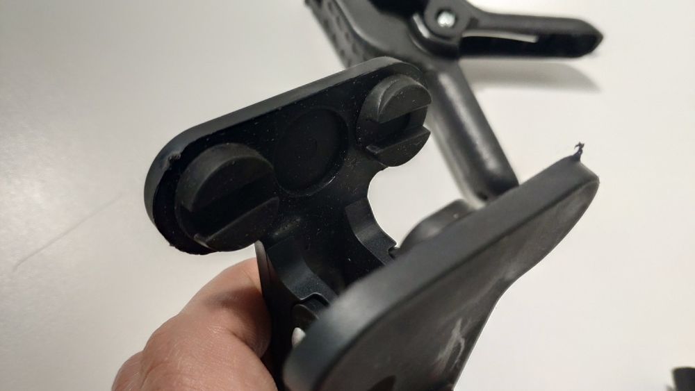 Spring clips for studio backdrop cloths64286259647746124