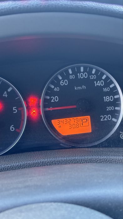 Nissan Pathfinder 2.5D Automat