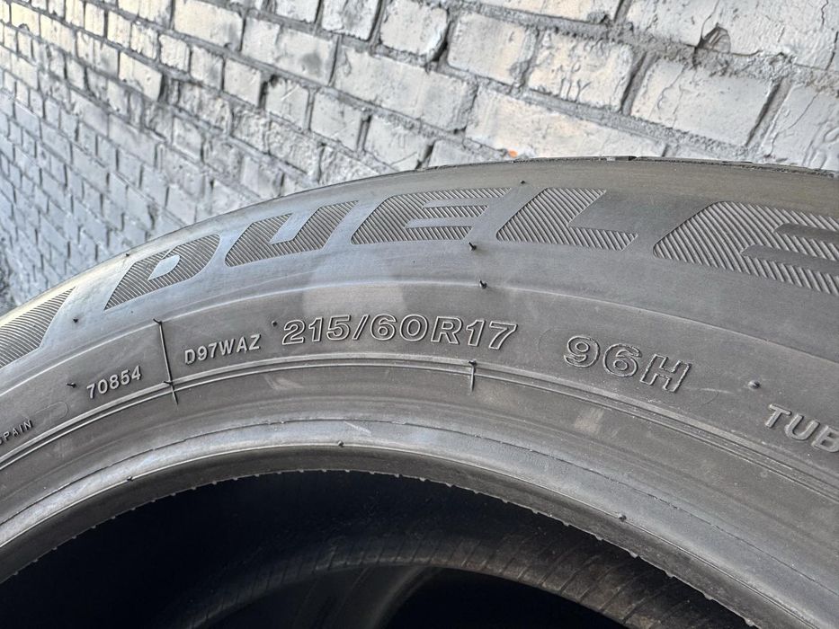 Майже нові літні шини Bridgestone 215/60 R17