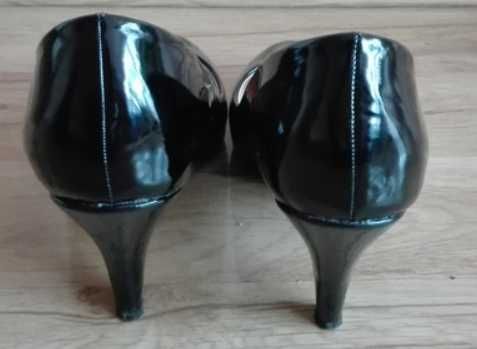 Buty na obcasie r. 39
