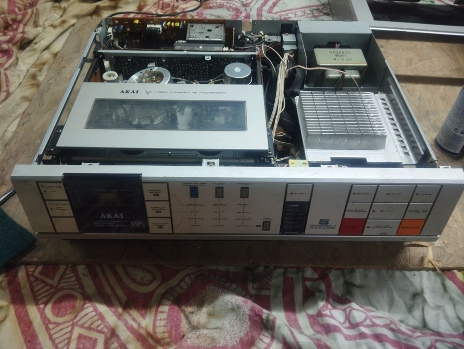 Video gravador Akai vs-2egn ( avaria)