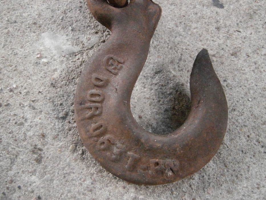 Haki dźwigowe, 0.63 T,  z uchem, oznaczenie 25.