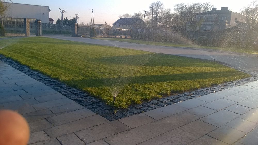 Systemy nawadniające, zakładanie trawników, glebogryzarka separacyjna,