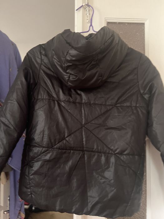 Курточка чорна 36
