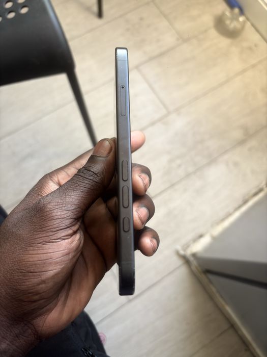 iPhone 16 Normal