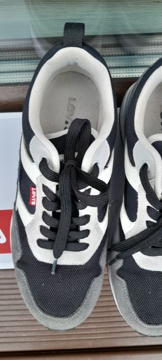 Buty sportowe Levis 40 jak nowe