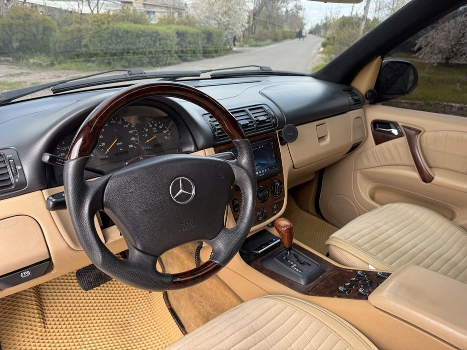 Mercedes ML430 4,3 бензин в отличном состоянии