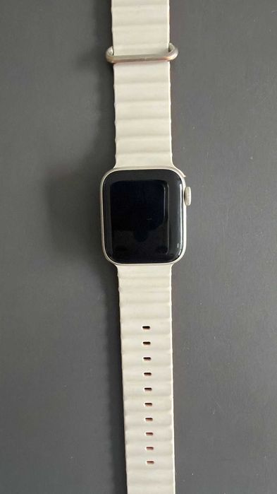 Apple Watch SE (2ª Geração) 40mm GPS – Prata (Bateria a 99%)